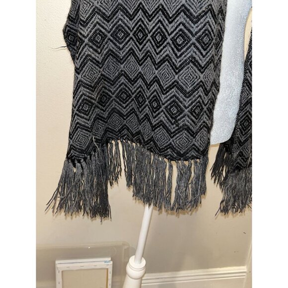100% Alpaca Black/Gray Geometric Pattern Fringe Scarf Wrap Women's Size OS - Picture 4 of 8